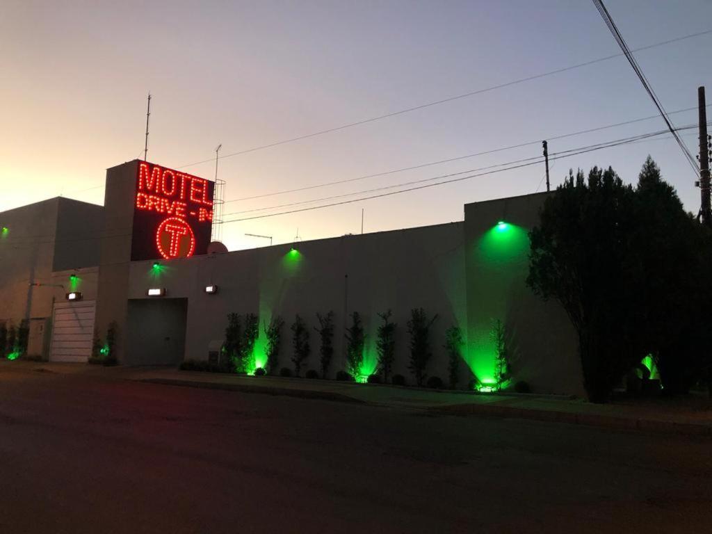 Motel Drive In T - Prolongamento Da Avenida Getulio Vargas Facil Acesso Ao Shopping Patio Chapecó المظهر الخارجي الصورة