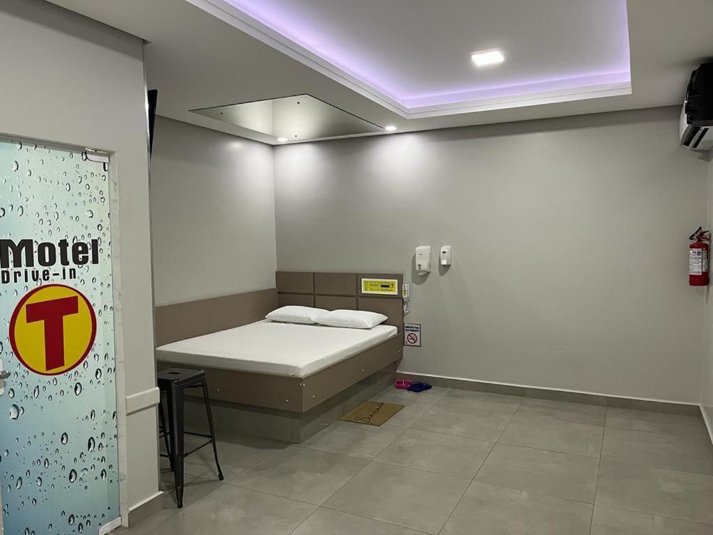 Motel Drive In T - Prolongamento Da Avenida Getulio Vargas Facil Acesso Ao Shopping Patio Chapecó المظهر الخارجي الصورة